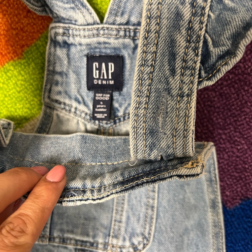 Jean short Gap overalls size 5 girls. Super cute